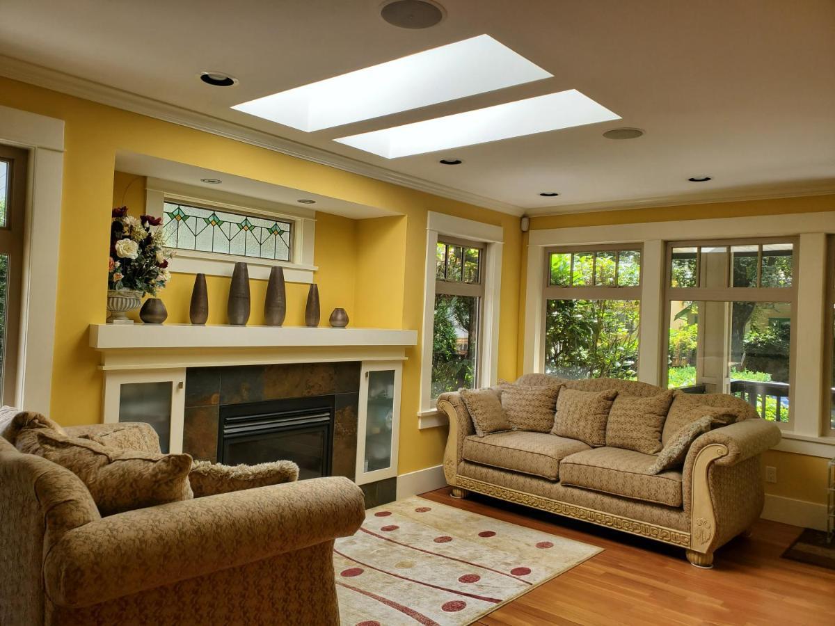 Elegant, Sunny Modern Home With Skylights - Kitsilano, Vancouver Buitenkant foto